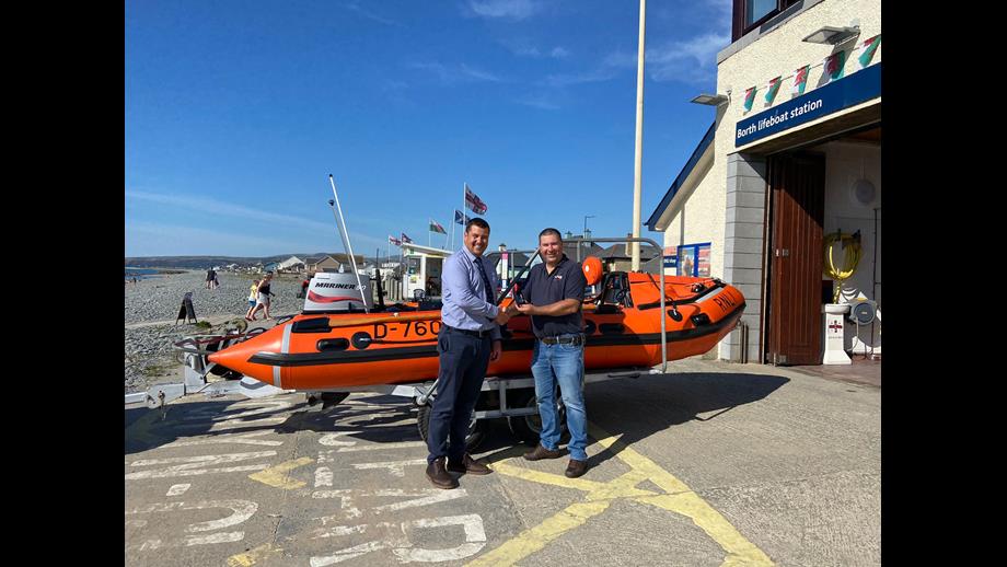 Andy Dodd (Area Lifesaving Manager) presenting Pete Davies (Borth RNLI Volunteer) with his Queen's Jubilee Medal.