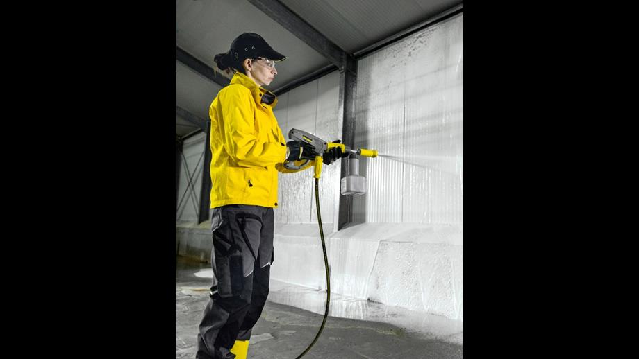 New Kärcher cleaning equipment for lifesaving volunteer crew at Bridlington