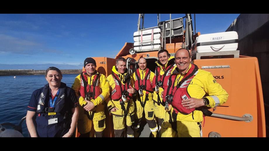 Clinical Lead MMH Tanya Wilkinson, Volunteer Crew Members, Richard Phelan, Declan Gaudion - Coxswain, Adam Barns, Rhys Jenkins and Mark Gaudion - Deputy Coxswain.