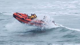 Borth RNLI's D class inshore lifeboat moving through the sea
