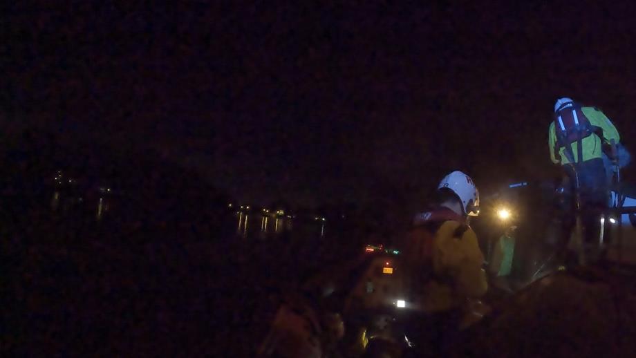 Nighttime narrowboat rescue