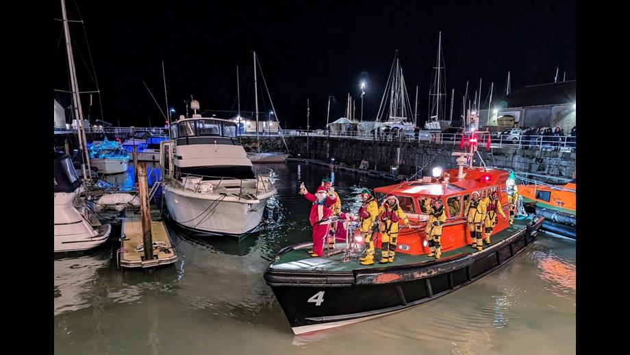 A Pilot Boat with Sanat onboard