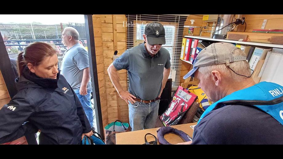 Geoff Cowan running a lifejacket clinic