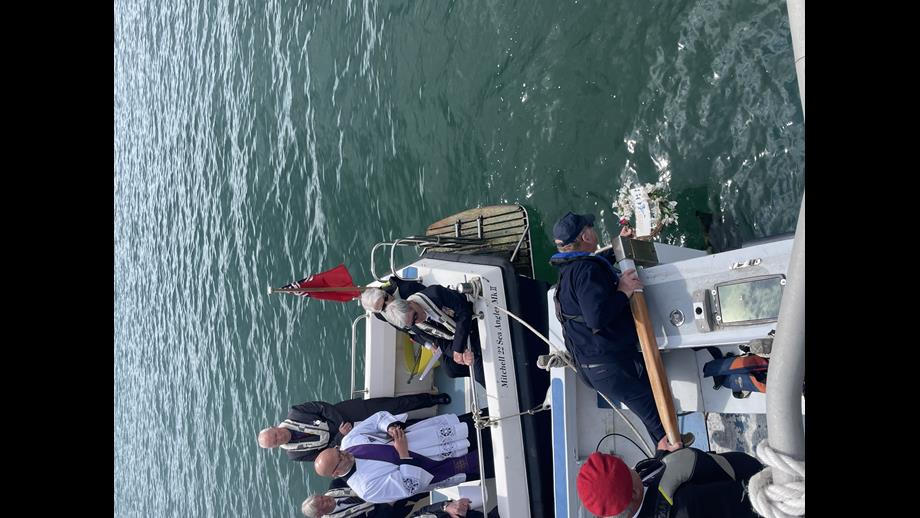 Laying of the wreath out at sea 