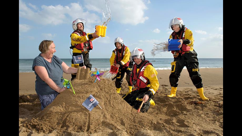 Local artist and Wexford woman Helen Mason is joined by volunteer lifeboat crew from Fethard RNLI to launch Be by the Sea. LtoR: Michael Cooper, Helen Mason, Clara Bracken, Paddy O'Regan and Trica Rice (mother with child in background, Justine MacNamara with her son Rory Haynes).