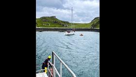 Tobermory RNLI assisting yacht
