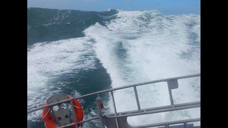 Rough seas during Round the Island Race