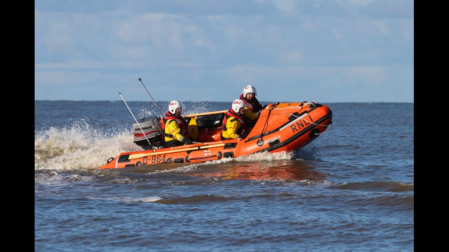 D864 at sea with crew