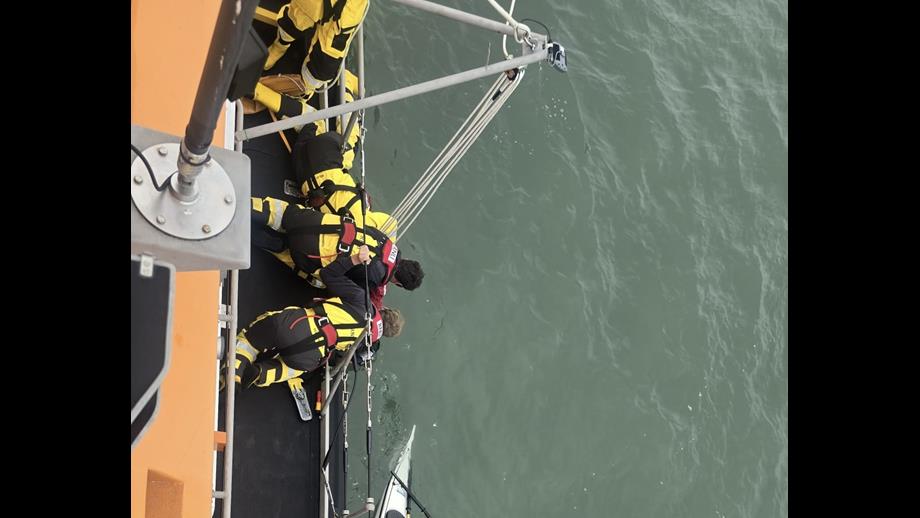Yarmouth RNLI crew working together during rescue