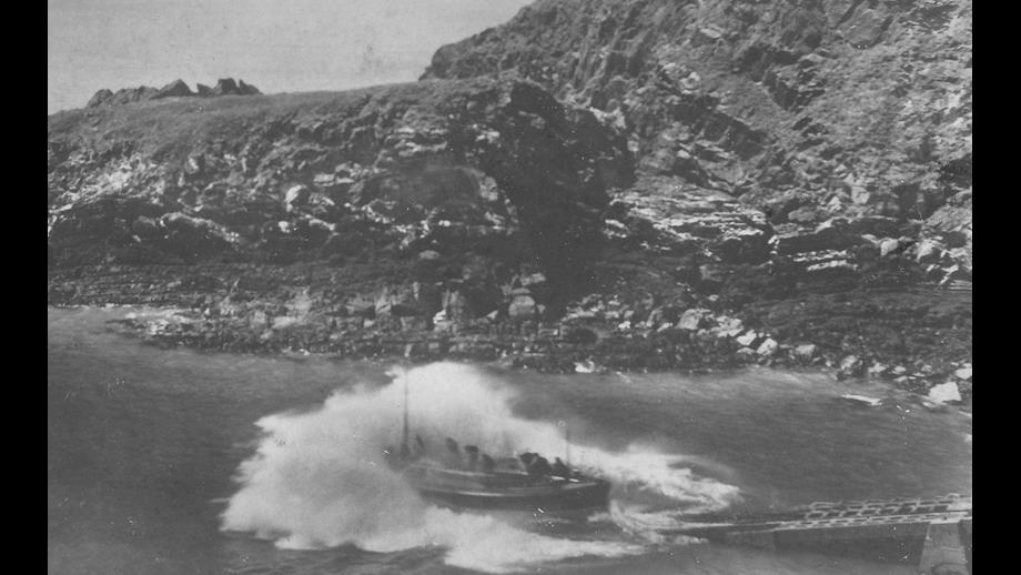 Lifeboat “Civil Service No. 6” (later renamed “Swn-y-Mor”) launching at St Justinians in calmer weather.