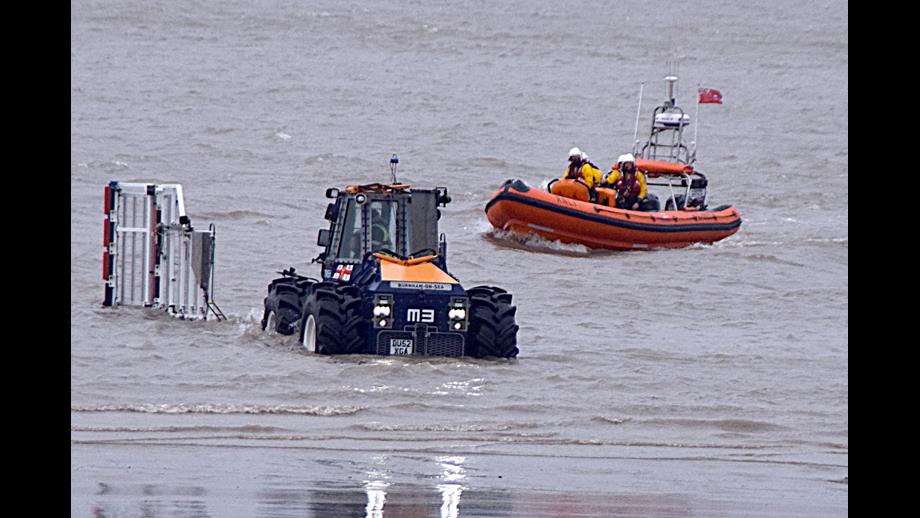 Burnham-on-Sea Atlantic 85 lifeboat 'Doris Day and Brian' returning for recovery