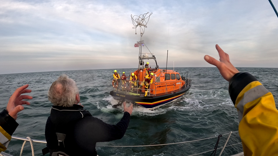 Setting up tow with Amble lifeboat