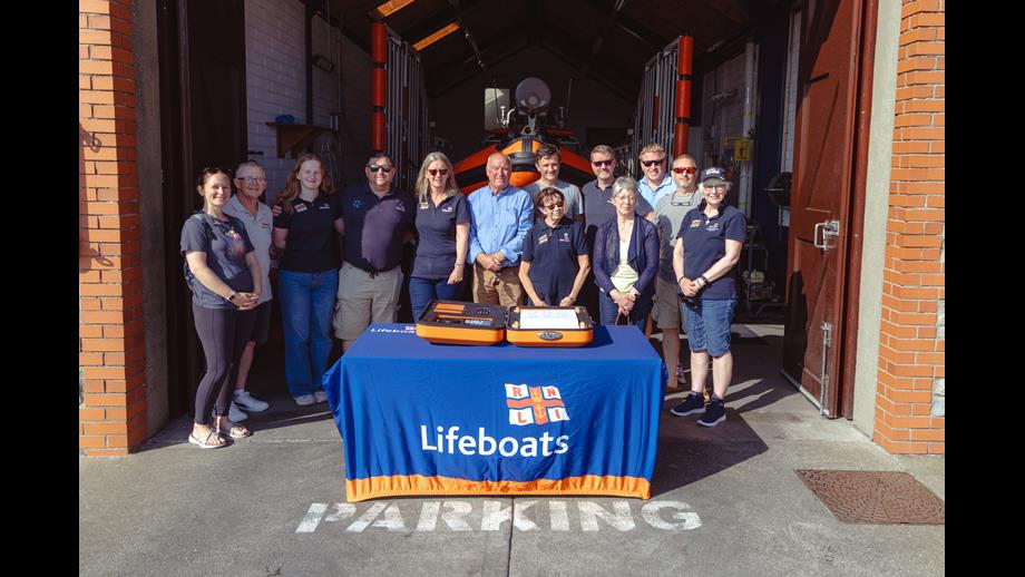 Skerries RNLI Volunteers with the scroll
