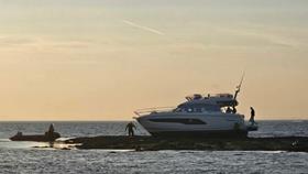 Troon RNLI inshore lifeboat alongside the casualty vessel