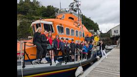 Bun-sgoil Ghàidhlig Phort Rìgh pictured with the RNLB Stanley Watson Barker and members of her volunteer crew.