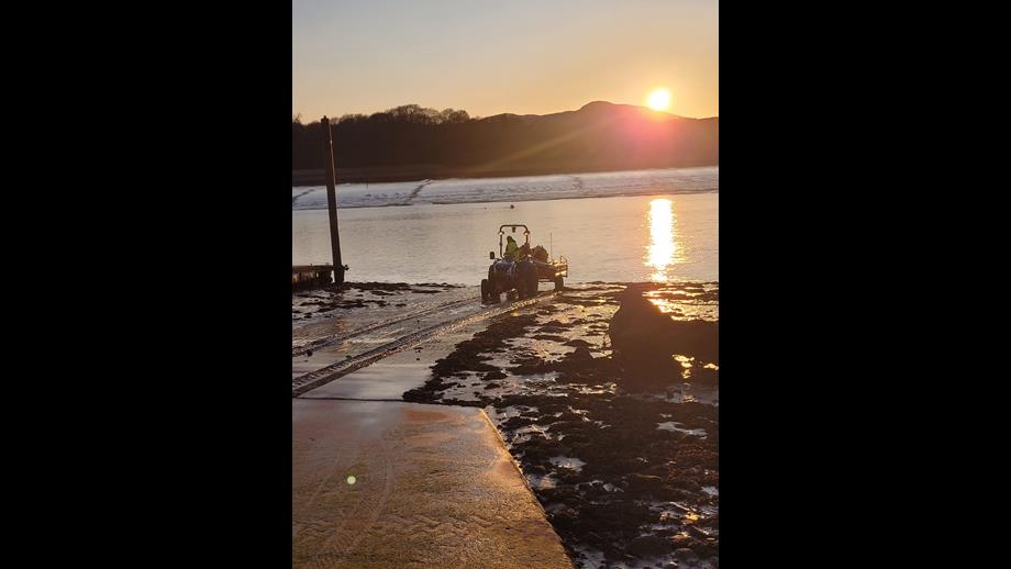 D-854 is recovered at low water following a call out