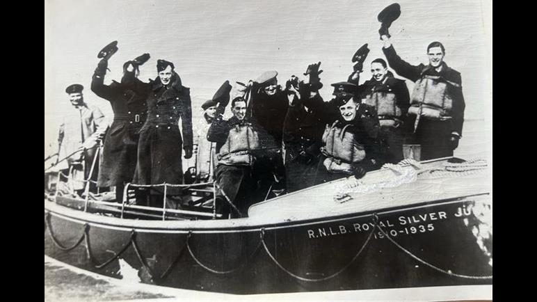 Wells RNLI 1939 with airmen from local RAF base. Coxswain Ted Nielson with his crew
