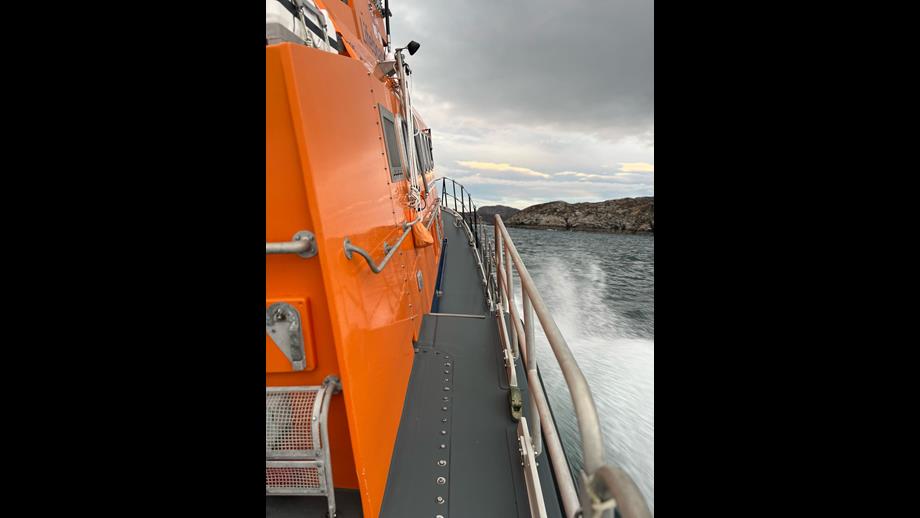 A view of Portree lifeboat making best speed towards the island of Rona.