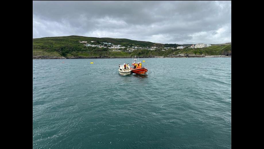 Picture of vessel 'Kirsty' under tow