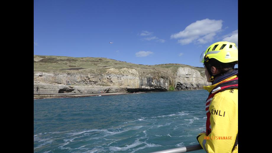 Swanage all-weather lifeboat on scene at Dancing Ledge