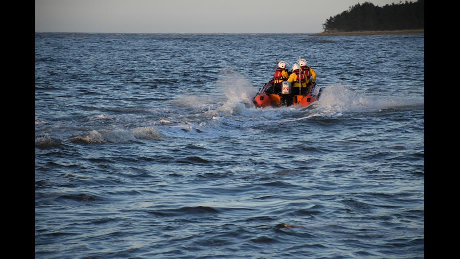 Wells D class lifeboat on cut off by tide rescue with a crew of three on board
