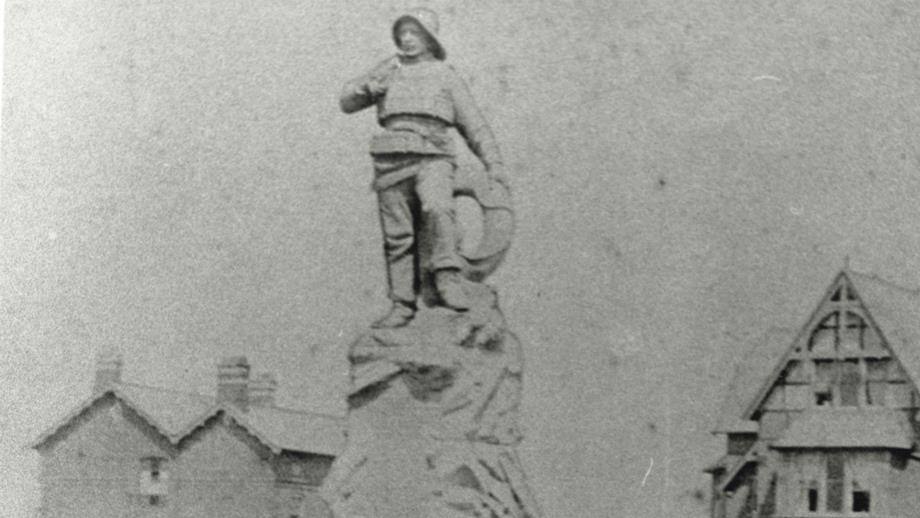 Memorial statue at St. Annes dedicated to the 27 lifeboat crew maembers lost at sea in the 1886 Mexico disaster