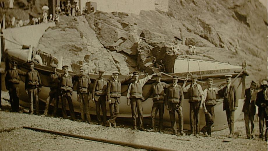 Volunteers from The Lizard standing next to their lifeboat, Admiral Sir George Back, in 1907.