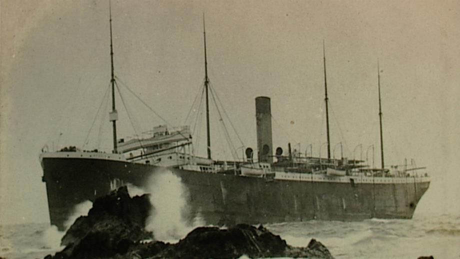 The SS Suevic on the rocks at Lizard