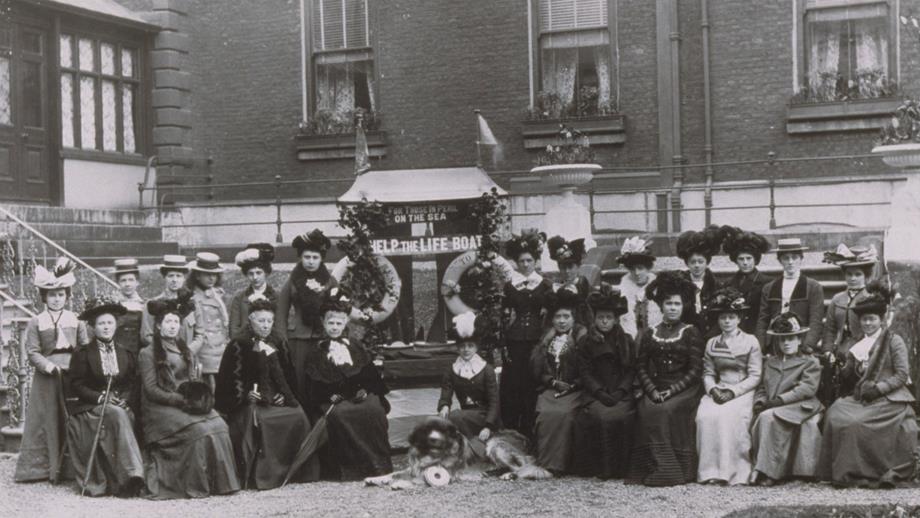 Lifeboat Saturday catches on - Lifeboat Day with the Dublin Ladies in 1901
