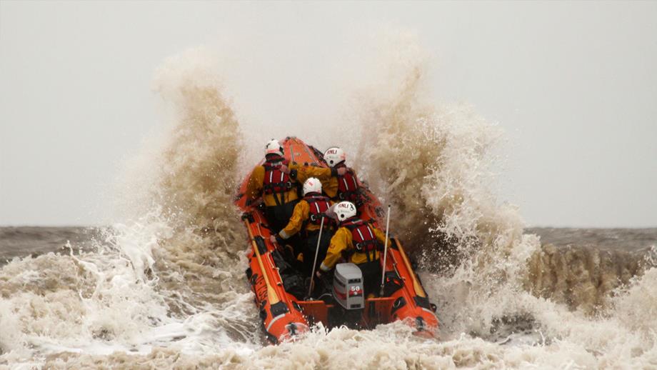 Peterborough Beer Festival IV battles through the waves