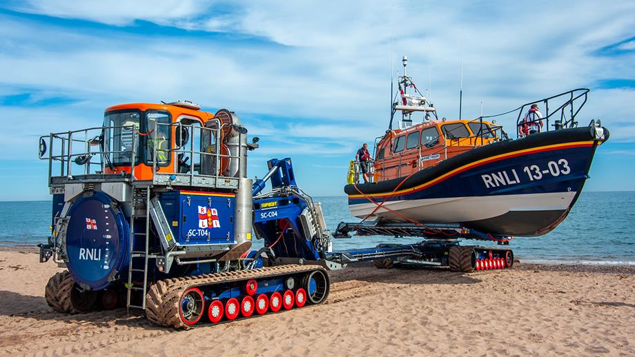 Exmouth volunteers using a Shannon launch and recovery system