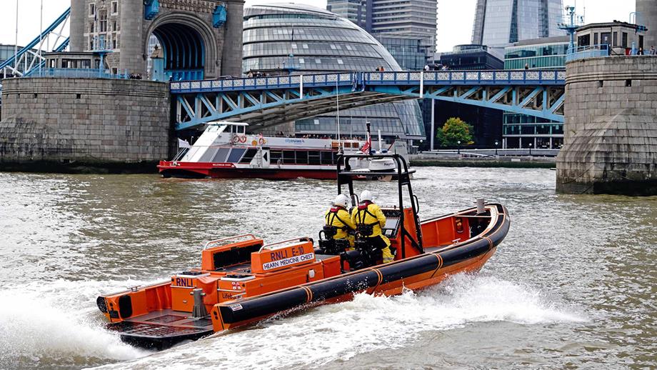 Tower’s E class lifeboat, Hearn Medicine Chest, powers up the River Thames