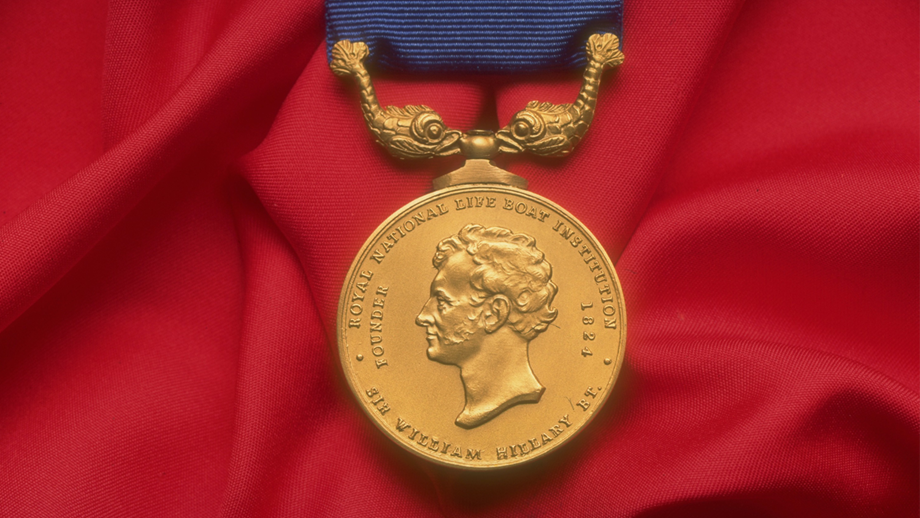 An RNLI Gold Medal for Gallantry, featuring the profile of founder, Sir William Hillary.  