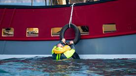 Commercial fisherman using a bag and ladder rig