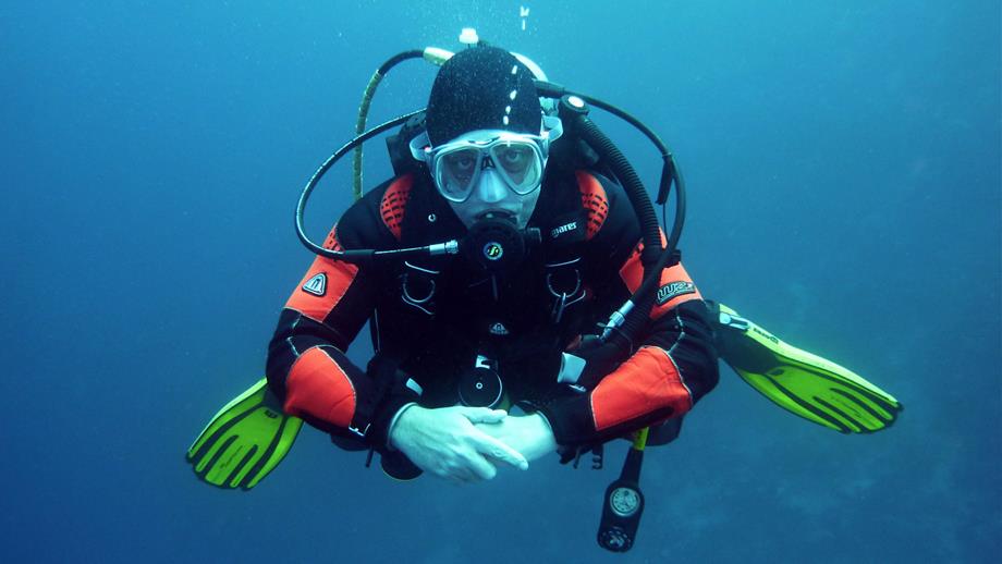 Image of a scuba diver underwater