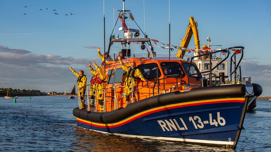 Wells Shannon Lifeboat with crew waving